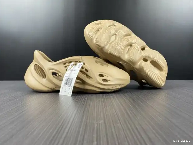 hype GW3354 Ochre Foam RNNR Adidas Yeezy 0515